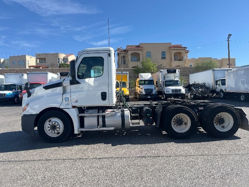 Day Cab Tractor-Heavy Duty Tractors-Freightliner-2020-T12664ST-El Paso-TX-99,671\n\t\tmiles-$ 67,250 - Image 4