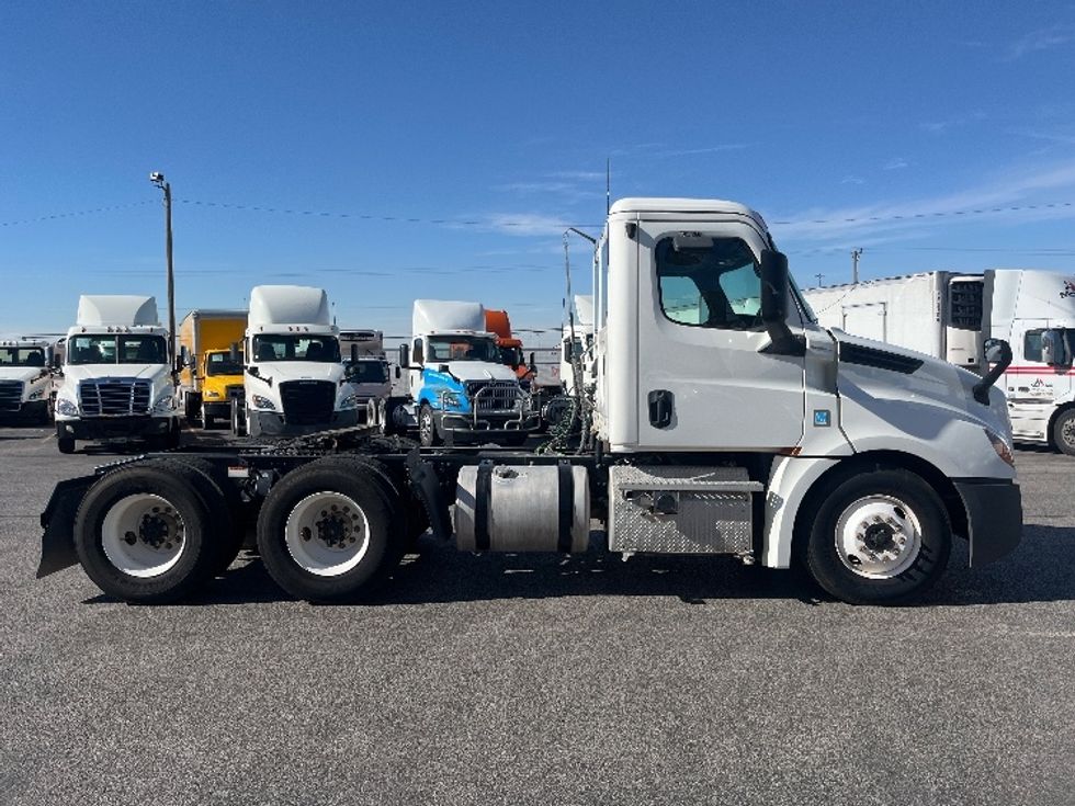 Day Cab Tractor-Heavy Duty Tractors-Freightliner-2020-T12664ST-El Paso-TX-99,671\n\t\tmiles-$ 67,250 - Image 8