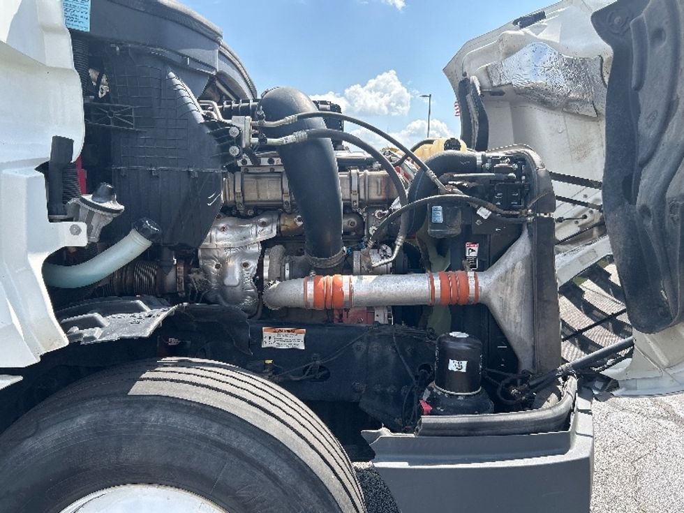 Day Cab Tractor-Heavy Duty Tractors-Freightliner-2020-T12664ST-Elkhart-IN-131,355\n\t\tmiles-$ 59,500 - Image 15