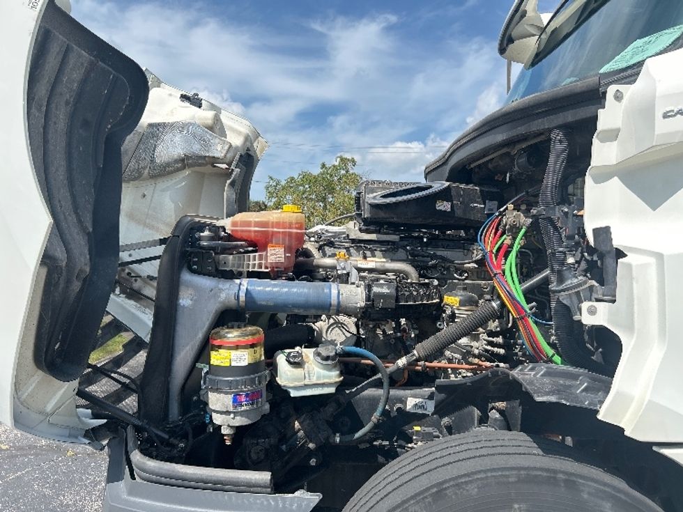 Day Cab Tractor-Heavy Duty Tractors-Freightliner-2020-T12664ST-Elkhart-IN-131,355\n\t\tmiles-$ 59,500 - Image 16