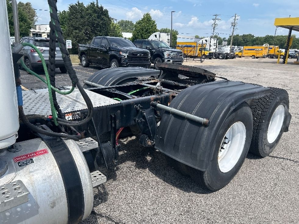 Day Cab Tractor-Heavy Duty Tractors-Freightliner-2020-T12664ST-Elkhart-IN-131,355\n\t\tmiles-$ 59,500 - Image 17