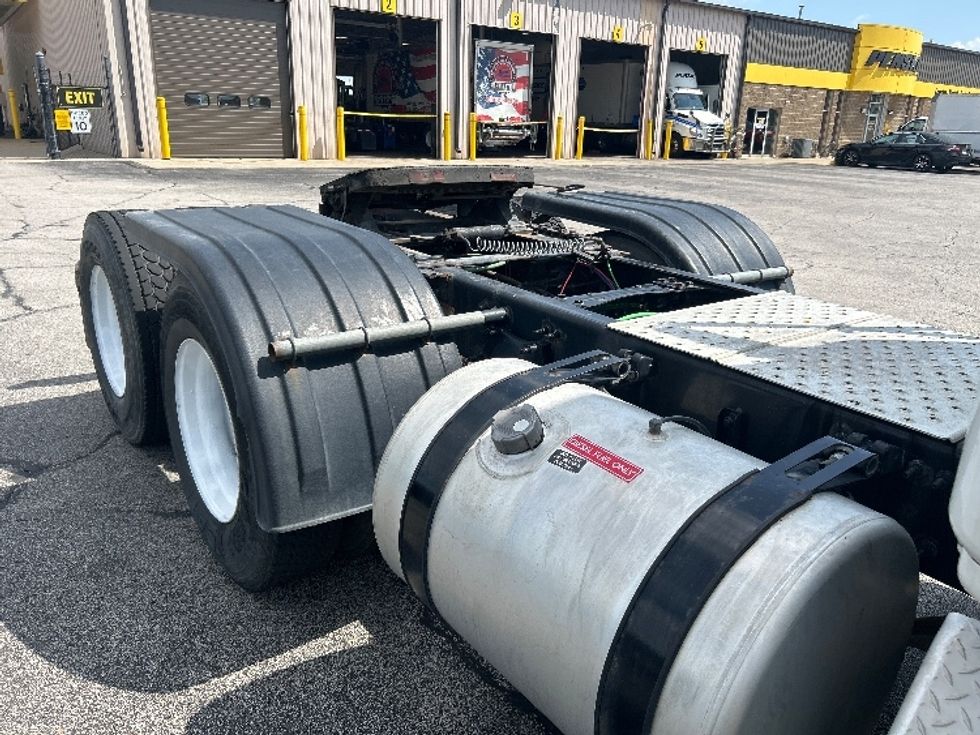 Day Cab Tractor-Heavy Duty Tractors-Freightliner-2020-T12664ST-Elkhart-IN-131,355\n\t\tmiles-$ 59,500 - Image 18