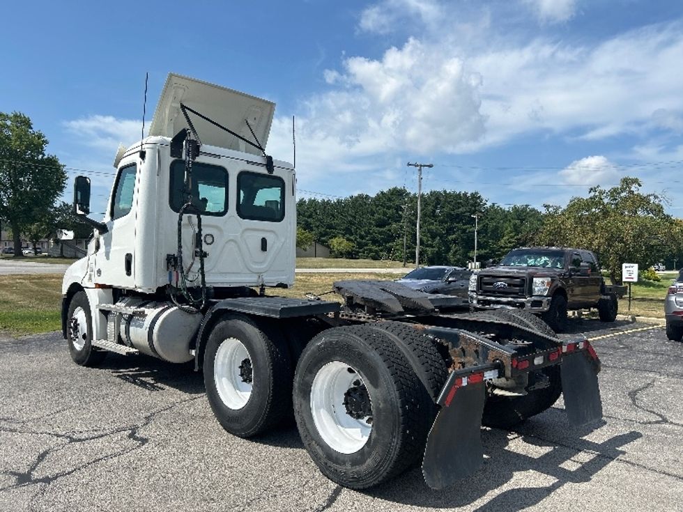 Day Cab Tractor-Heavy Duty Tractors-Freightliner-2020-T12664ST-Elkhart-IN-131,355\n\t\tmiles-$ 59,500 - Image 5