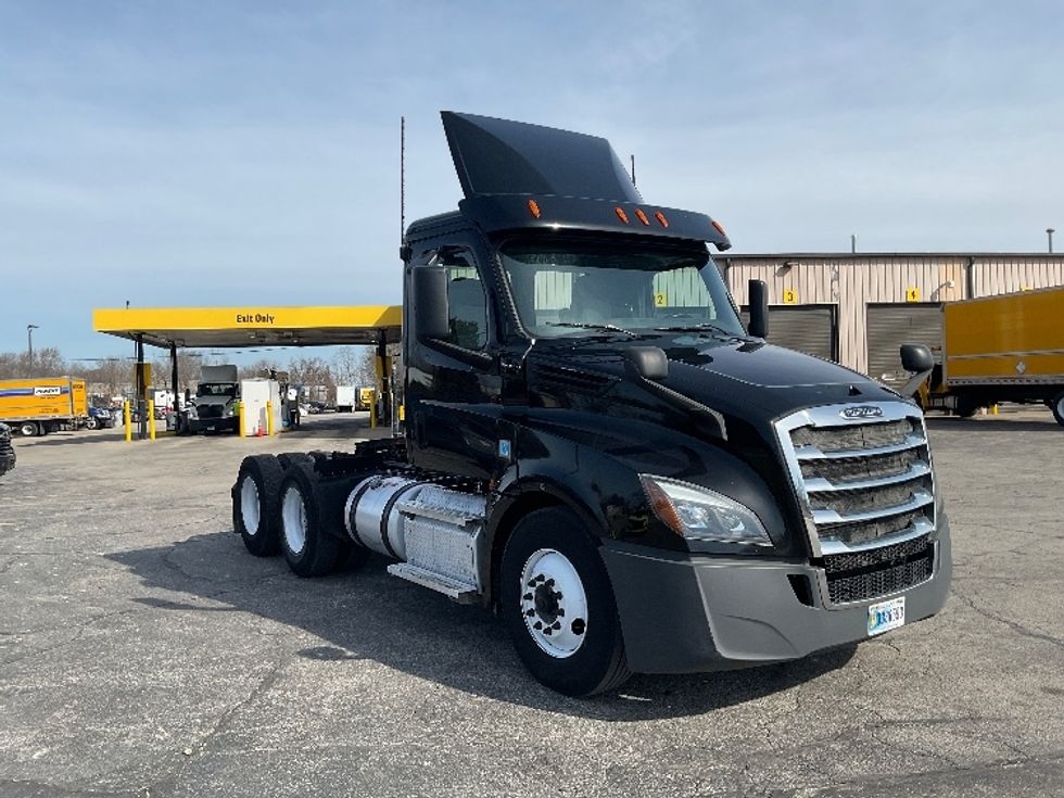 Day Cab Tractor-Heavy Duty Tractors-Freightliner-2020-T12664ST-Elkhart-IN-309,256\n\t\tmiles-$ 58,250 - Image 1