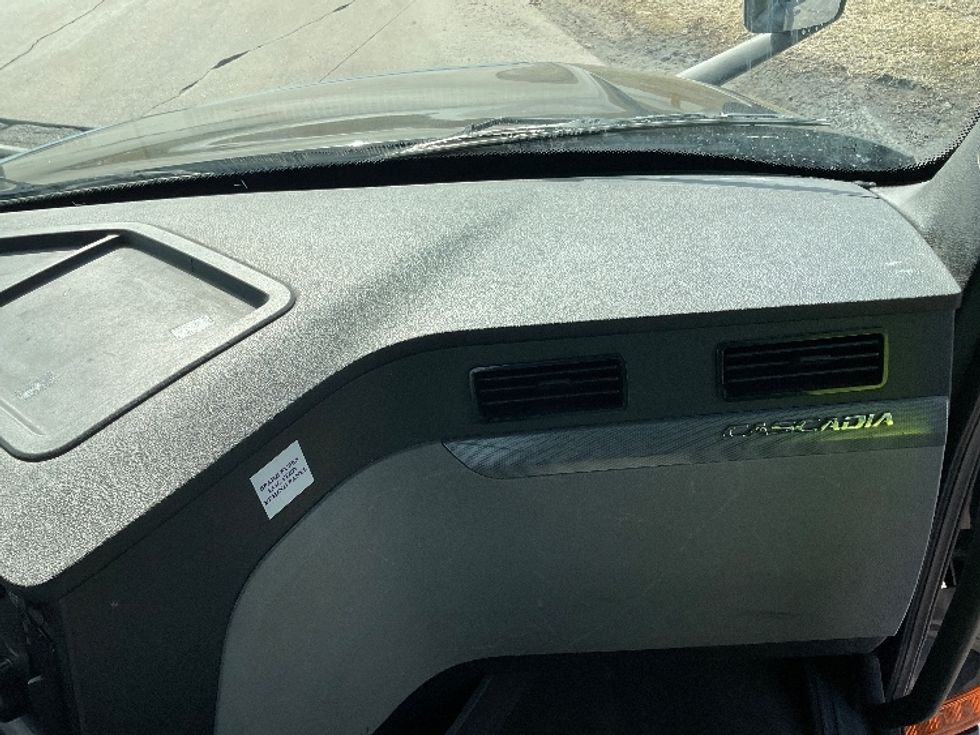 Day Cab Tractor-Heavy Duty Tractors-Freightliner-2020-T12664ST-Elkhart-IN-309,256\n\t\tmiles-$ 58,250 - Image 13