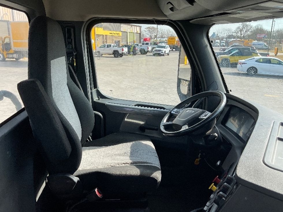 Day Cab Tractor-Heavy Duty Tractors-Freightliner-2020-T12664ST-Elkhart-IN-309,256\n\t\tmiles-$ 58,250 - Image 14