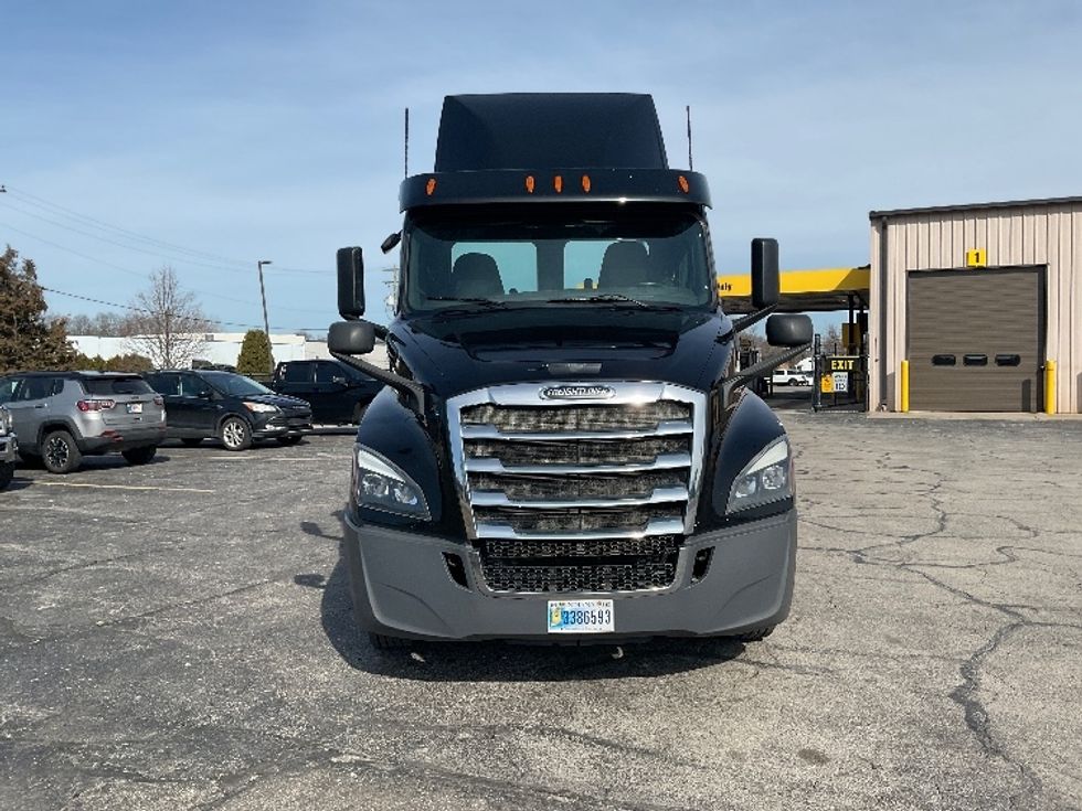 Day Cab Tractor-Heavy Duty Tractors-Freightliner-2020-T12664ST-Elkhart-IN-309,256\n\t\tmiles-$ 58,250 - Image 2