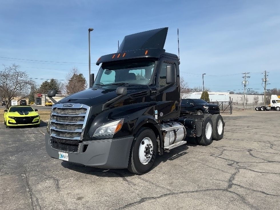 Day Cab Tractor-Heavy Duty Tractors-Freightliner-2020-T12664ST-Elkhart-IN-309,256\n\t\tmiles-$ 58,250 - Image 3