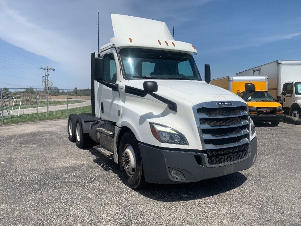 Day Cab Tractor-Heavy Duty Tractors-Freightliner-2020-T12664ST-Elkhart-IN-442,445\n\t\tmiles-$ 44,500 - Image 1