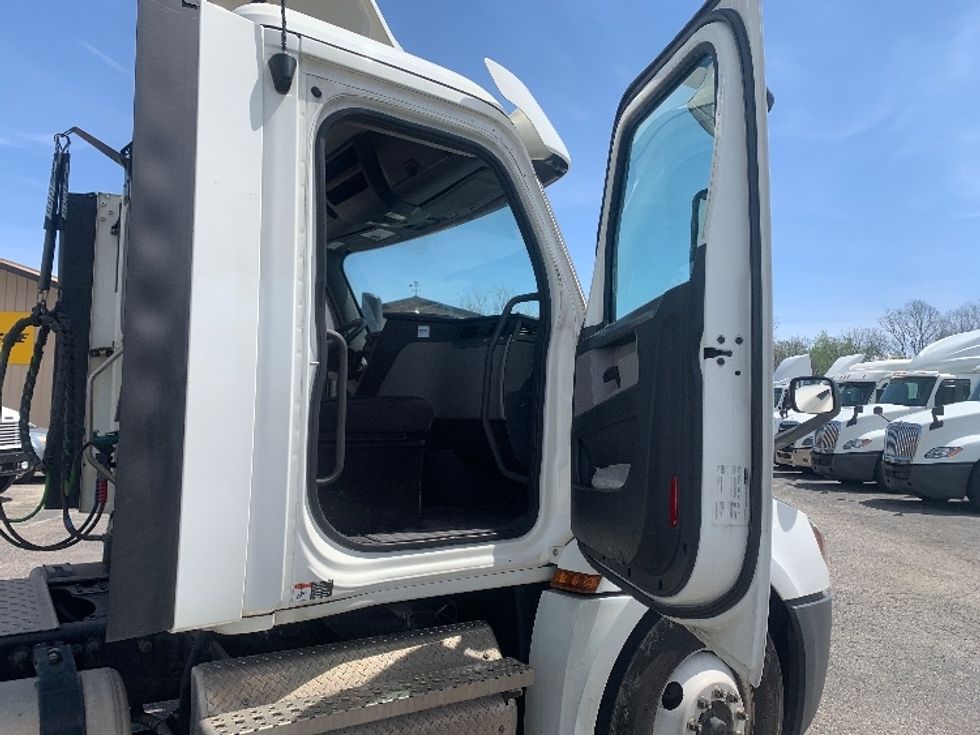 Day Cab Tractor-Heavy Duty Tractors-Freightliner-2020-T12664ST-Elkhart-IN-442,445\n\t\tmiles-$ 44,500 - Image 12