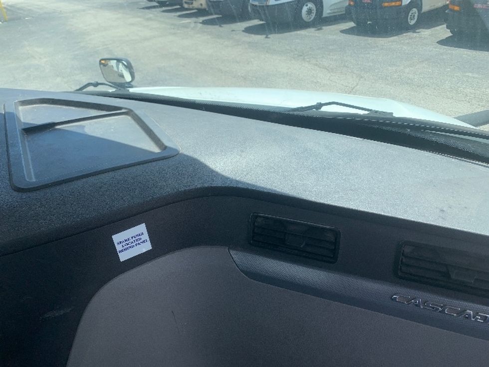 Day Cab Tractor-Heavy Duty Tractors-Freightliner-2020-T12664ST-Elkhart-IN-442,445\n\t\tmiles-$ 44,500 - Image 13