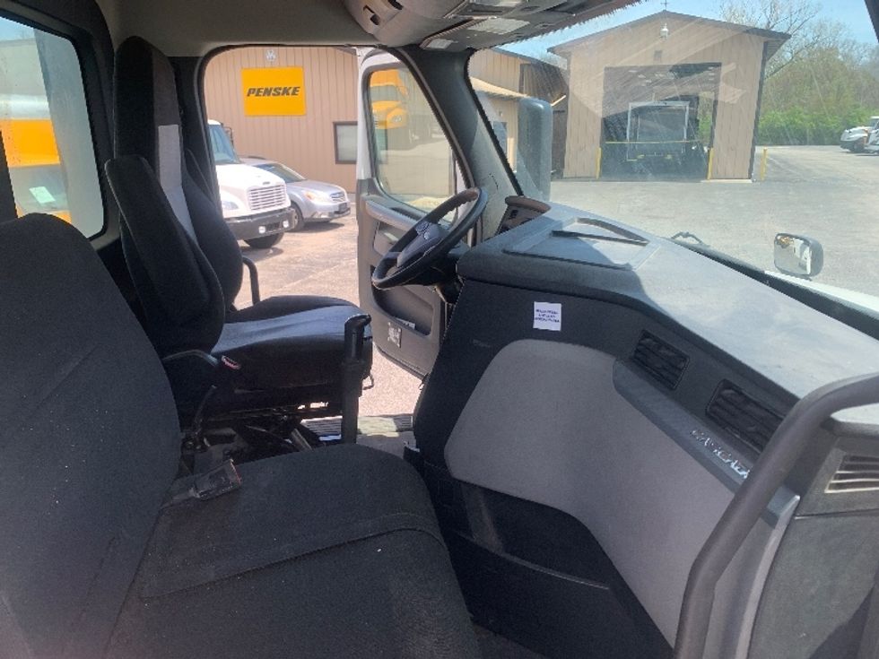 Day Cab Tractor-Heavy Duty Tractors-Freightliner-2020-T12664ST-Elkhart-IN-442,445\n\t\tmiles-$ 44,500 - Image 14