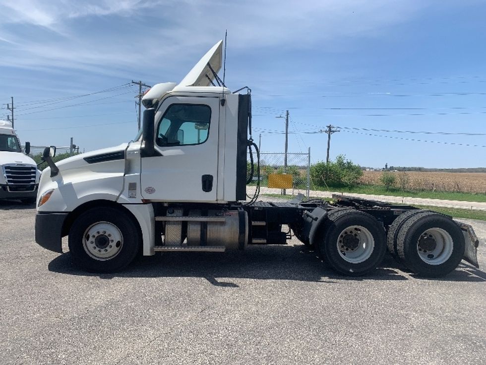 Day Cab Tractor-Heavy Duty Tractors-Freightliner-2020-T12664ST-Elkhart-IN-442,445\n\t\tmiles-$ 44,500 - Image 4