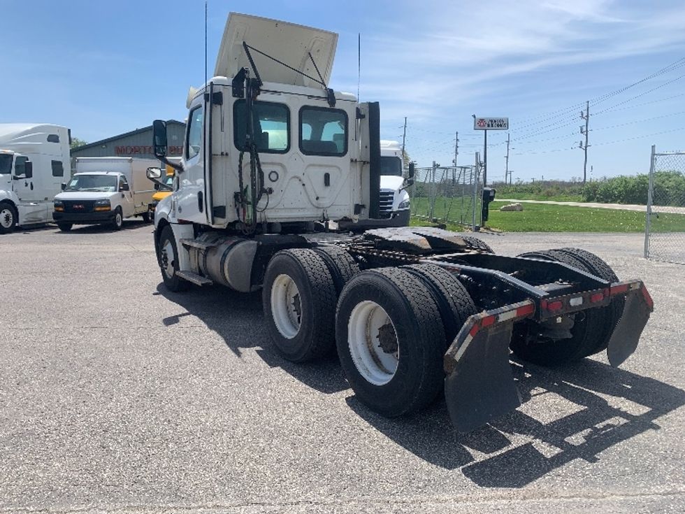 Day Cab Tractor-Heavy Duty Tractors-Freightliner-2020-T12664ST-Elkhart-IN-442,445\n\t\tmiles-$ 44,500 - Image 5