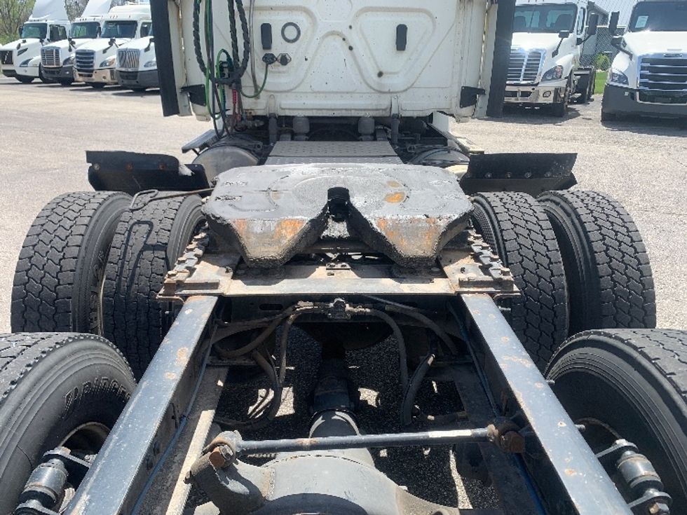 Day Cab Tractor-Heavy Duty Tractors-Freightliner-2020-T12664ST-Elkhart-IN-442,445\n\t\tmiles-$ 44,500 - Image 6