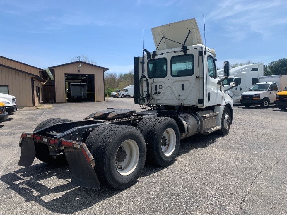 Day Cab Tractor-Heavy Duty Tractors-Freightliner-2020-T12664ST-Elkhart-IN-442,445\n\t\tmiles-$ 44,500 - Image 7