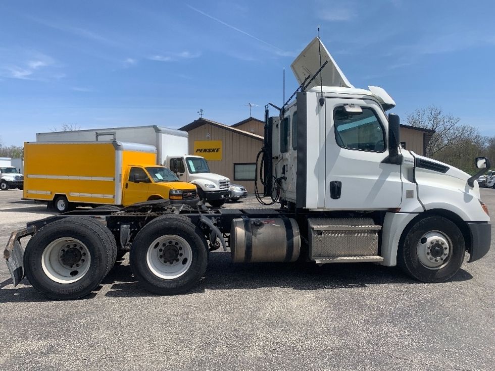 Day Cab Tractor-Heavy Duty Tractors-Freightliner-2020-T12664ST-Elkhart-IN-442,445\n\t\tmiles-$ 44,500 - Image 8