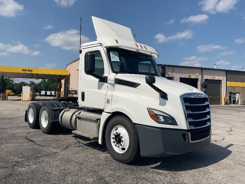 Day Cab Tractor-Heavy Duty Tractors-Freightliner-2020-T12664ST-Elkhart-IN-88,472\n\t\tmiles-$ 64,500 - Image 1