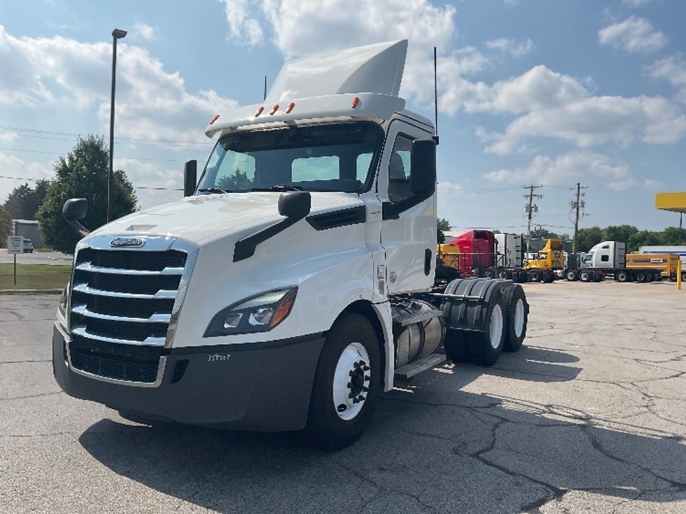 Day Cab Tractor-Heavy Duty Tractors-Freightliner-2020-T12664ST-Elkhart-IN-88,472\n\t\tmiles-$ 64,500 - Image 3