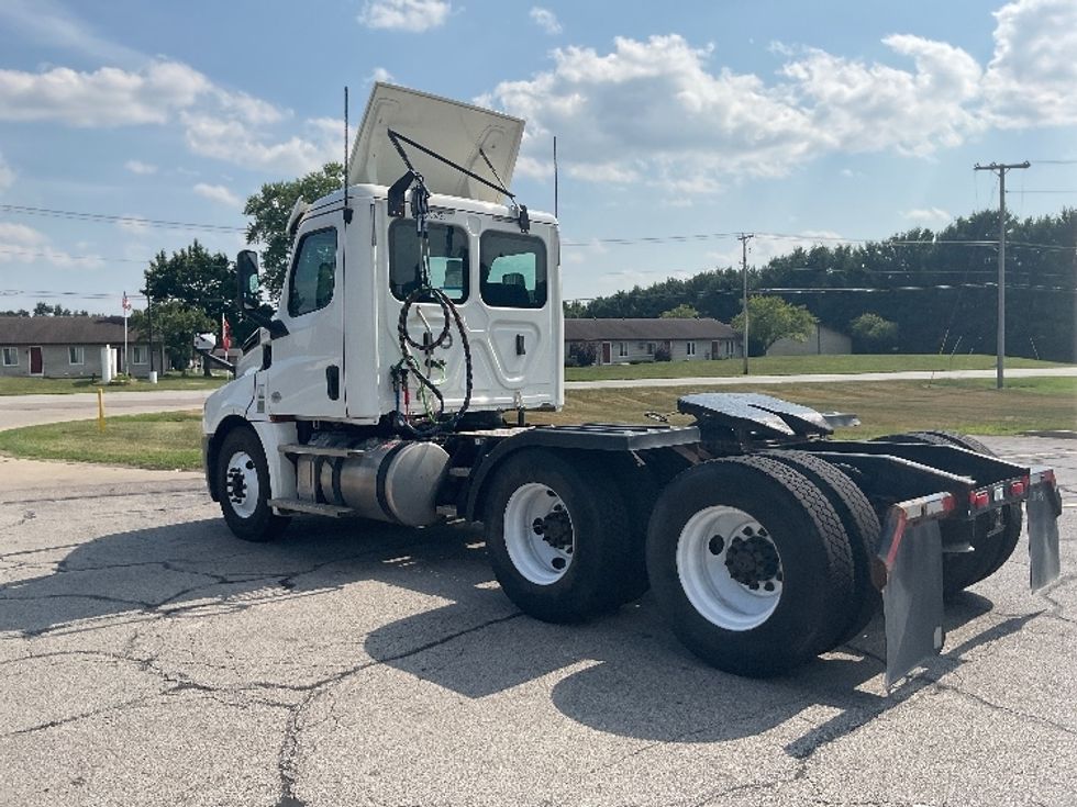 Day Cab Tractor-Heavy Duty Tractors-Freightliner-2020-T12664ST-Elkhart-IN-88,472\n\t\tmiles-$ 64,500 - Image 5