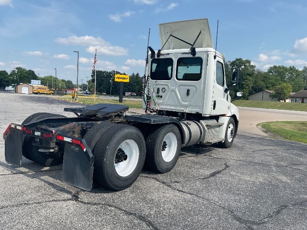 Day Cab Tractor-Heavy Duty Tractors-Freightliner-2020-T12664ST-Elkhart-IN-88,472\n\t\tmiles-$ 64,500 - Image 7