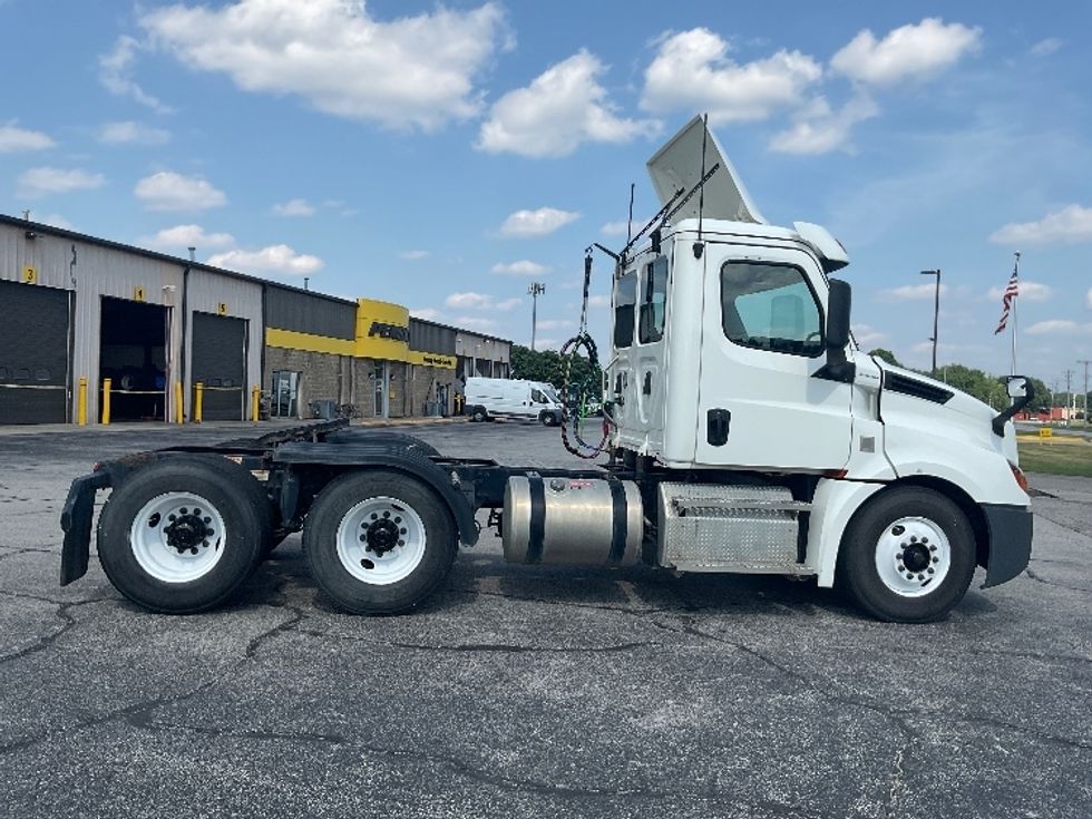 Day Cab Tractor-Heavy Duty Tractors-Freightliner-2020-T12664ST-Elkhart-IN-88,472\n\t\tmiles-$ 64,500 - Image 8