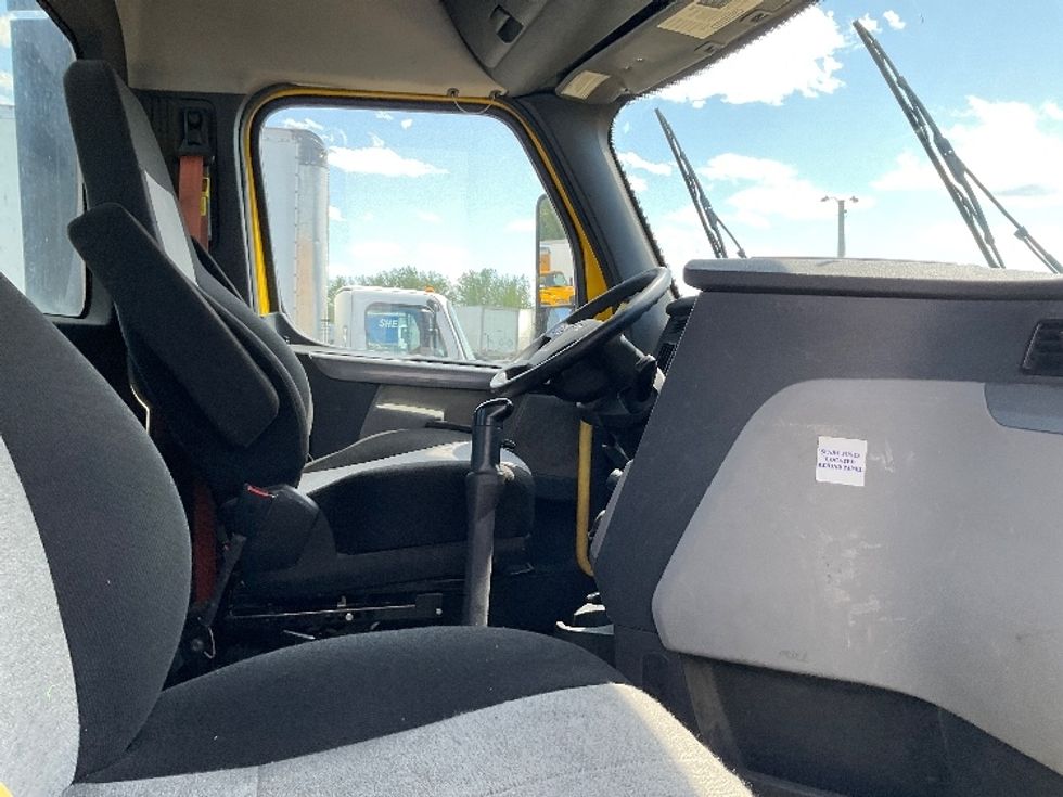 2020 Freightliner Cascadia 126" Day cab photo 12