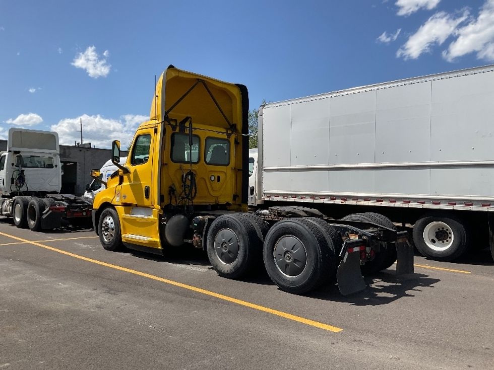 2020 Freightliner Cascadia 126" Day cab photo 5
