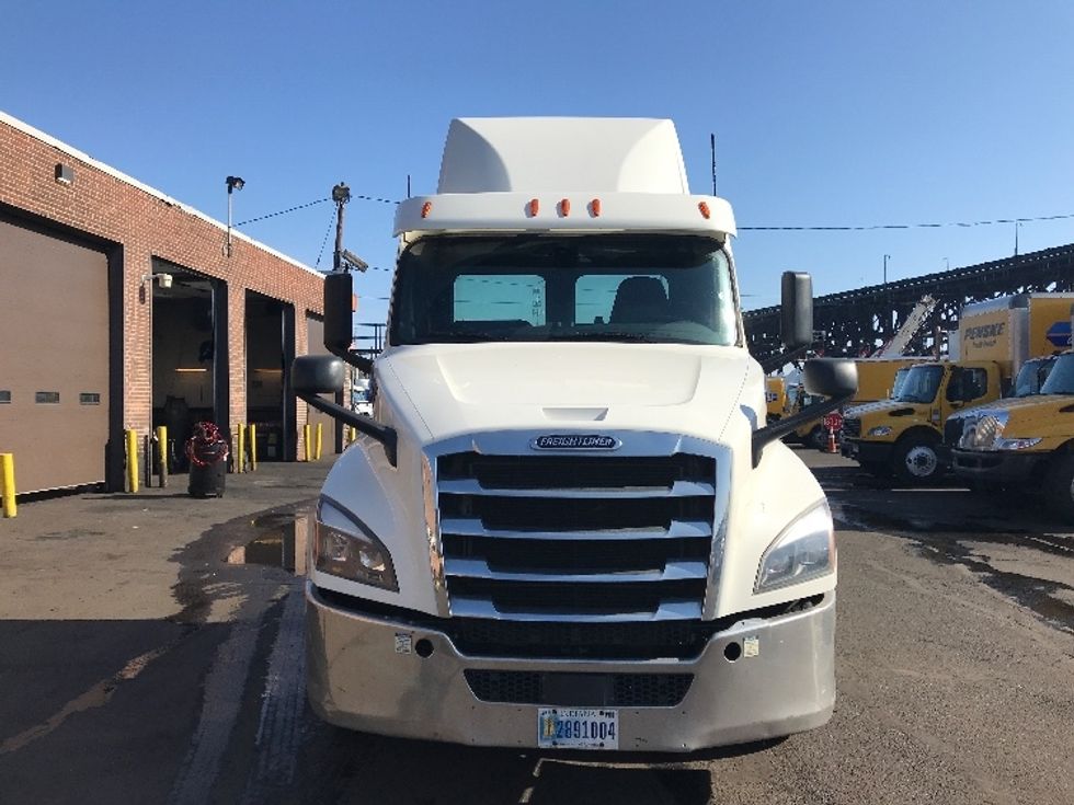 Day Cab Tractor-Heavy Duty Tractors-Freightliner-2020-T12664ST-Elmsford-NY-328,068\n\t\tmiles-$ 67,750 - Image 1