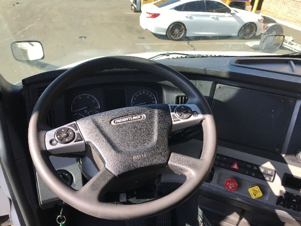 Day Cab Tractor-Heavy Duty Tractors-Freightliner-2020-T12664ST-Elmsford-NY-328,068\n\t\tmiles-$ 67,750 - Image 10