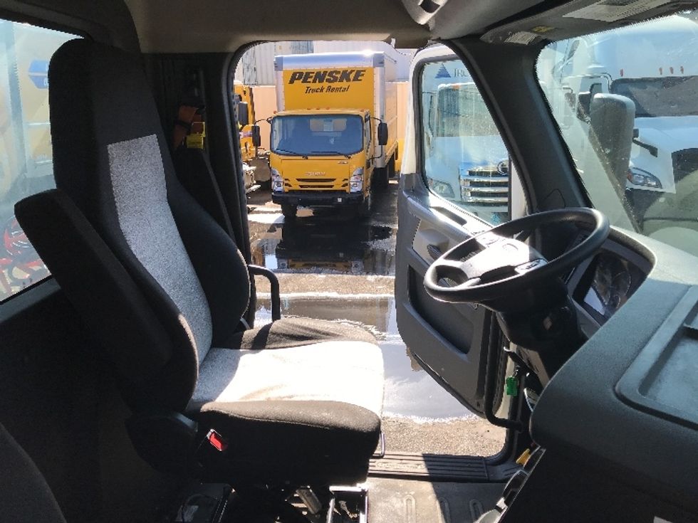 Day Cab Tractor-Heavy Duty Tractors-Freightliner-2020-T12664ST-Elmsford-NY-328,068\n\t\tmiles-$ 67,750 - Image 13