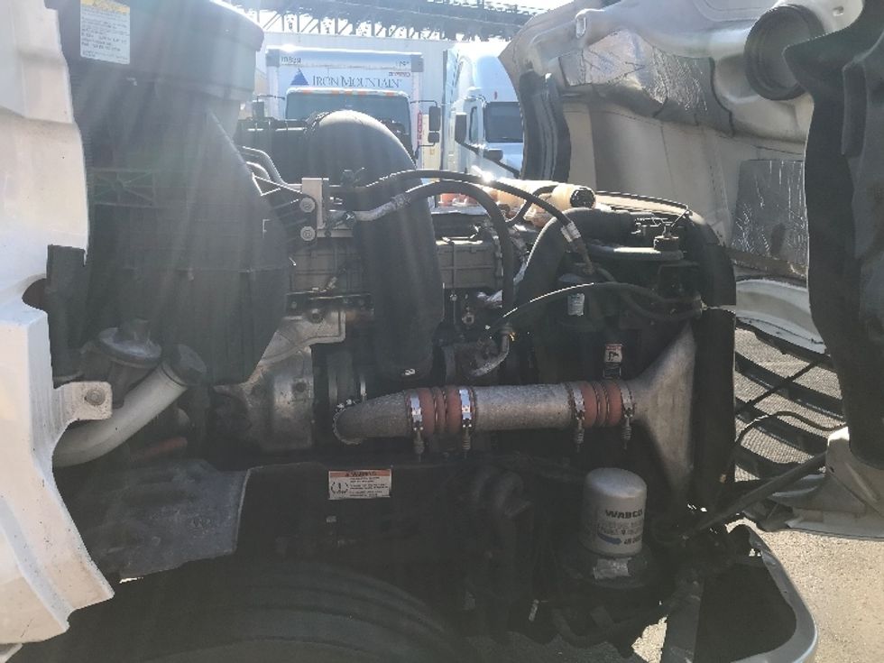 Day Cab Tractor-Heavy Duty Tractors-Freightliner-2020-T12664ST-Elmsford-NY-328,068\n\t\tmiles-$ 67,750 - Image 14