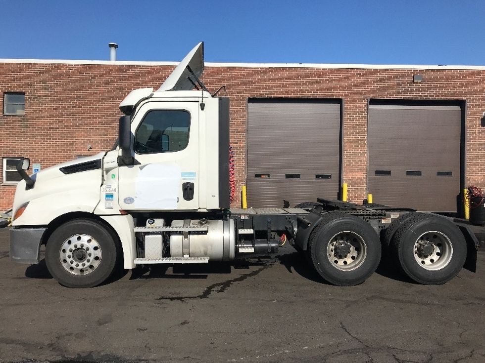 Day Cab Tractor-Heavy Duty Tractors-Freightliner-2020-T12664ST-Elmsford-NY-328,068\n\t\tmiles-$ 67,750 - Image 3