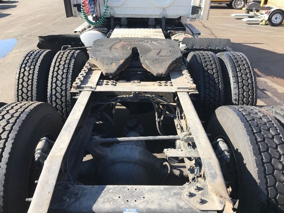 Day Cab Tractor-Heavy Duty Tractors-Freightliner-2020-T12664ST-Elmsford-NY-328,068\n\t\tmiles-$ 67,750 - Image 5