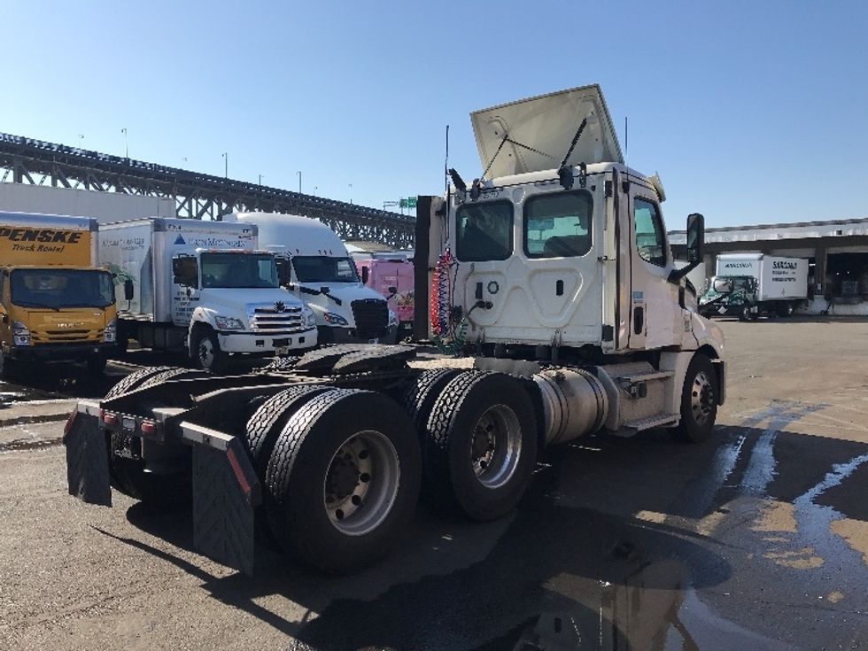 Day Cab Tractor-Heavy Duty Tractors-Freightliner-2020-T12664ST-Elmsford-NY-328,068\n\t\tmiles-$ 67,750 - Image 6