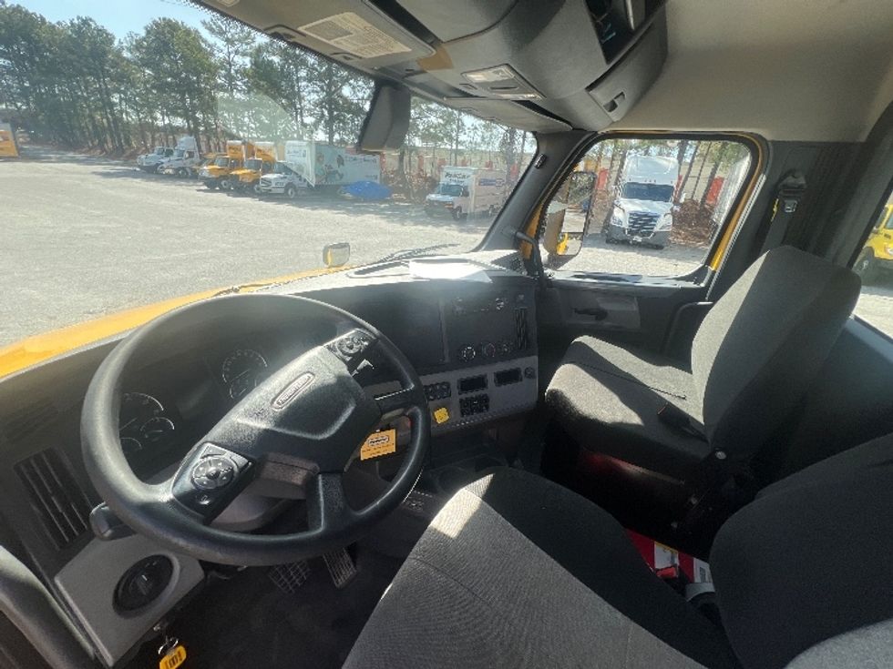 Day Cab Tractor-Heavy Duty Tractors-Freightliner-2020-T12664ST-Erie-PA-210,870\n\t\tmiles-$ 61,750 - Image 10