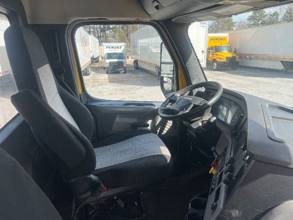 Day Cab Tractor-Heavy Duty Tractors-Freightliner-2020-T12664ST-Erie-PA-210,870\n\t\tmiles-$ 61,750 - Image 14