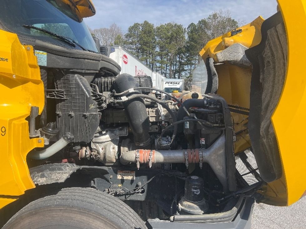 Day Cab Tractor-Heavy Duty Tractors-Freightliner-2020-T12664ST-Erie-PA-210,870\n\t\tmiles-$ 61,750 - Image 15