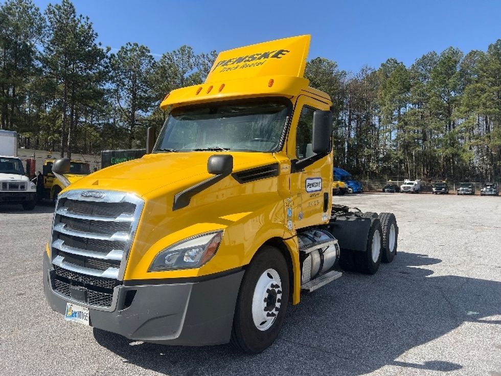 Day Cab Tractor-Heavy Duty Tractors-Freightliner-2020-T12664ST-Erie-PA-210,870\n\t\tmiles-$ 61,750 - Image 3