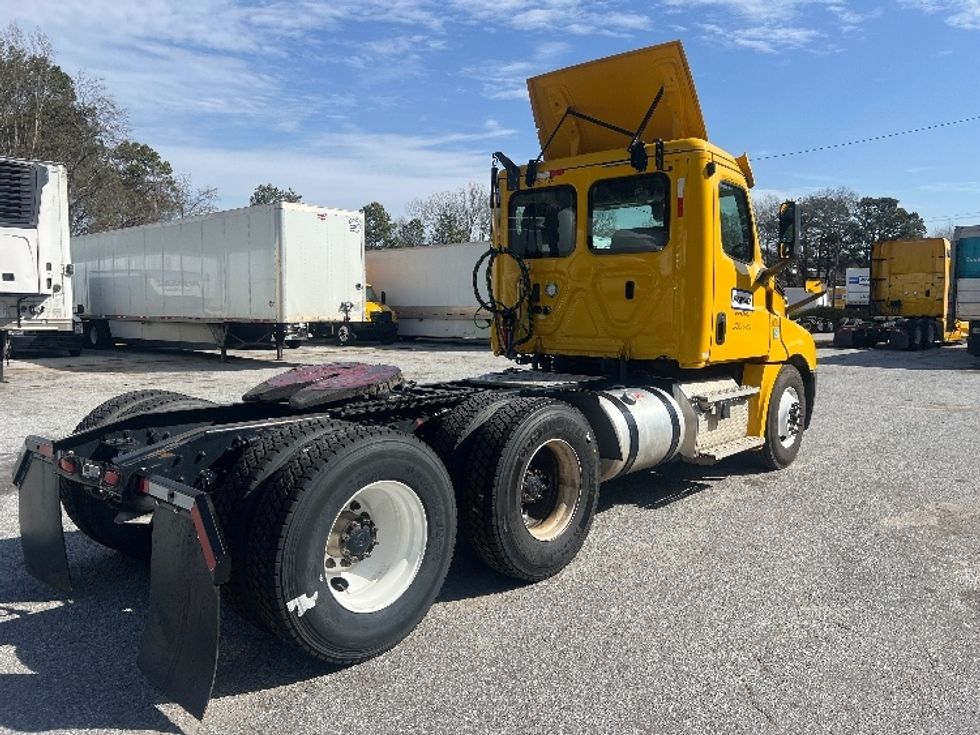 Day Cab Tractor-Heavy Duty Tractors-Freightliner-2020-T12664ST-Erie-PA-210,870\n\t\tmiles-$ 61,750 - Image 7