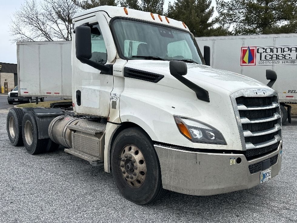 Day Cab Tractor-Heavy Duty Tractors-Freightliner-2020-T12664ST-Essex-MD-213,277\n\t\tmiles-$ 64,250 - Image 1