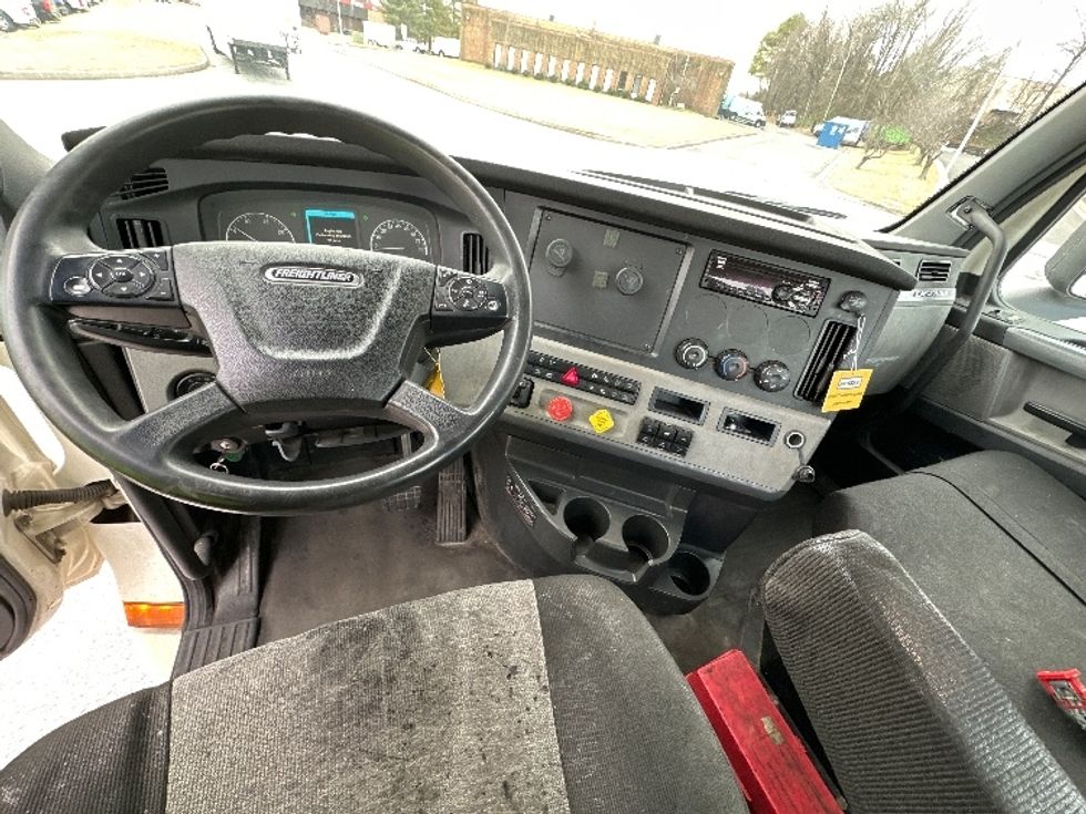 Day Cab Tractor-Heavy Duty Tractors-Freightliner-2020-T12664ST-Essex-MD-213,277\n\t\tmiles-$ 64,250 - Image 11