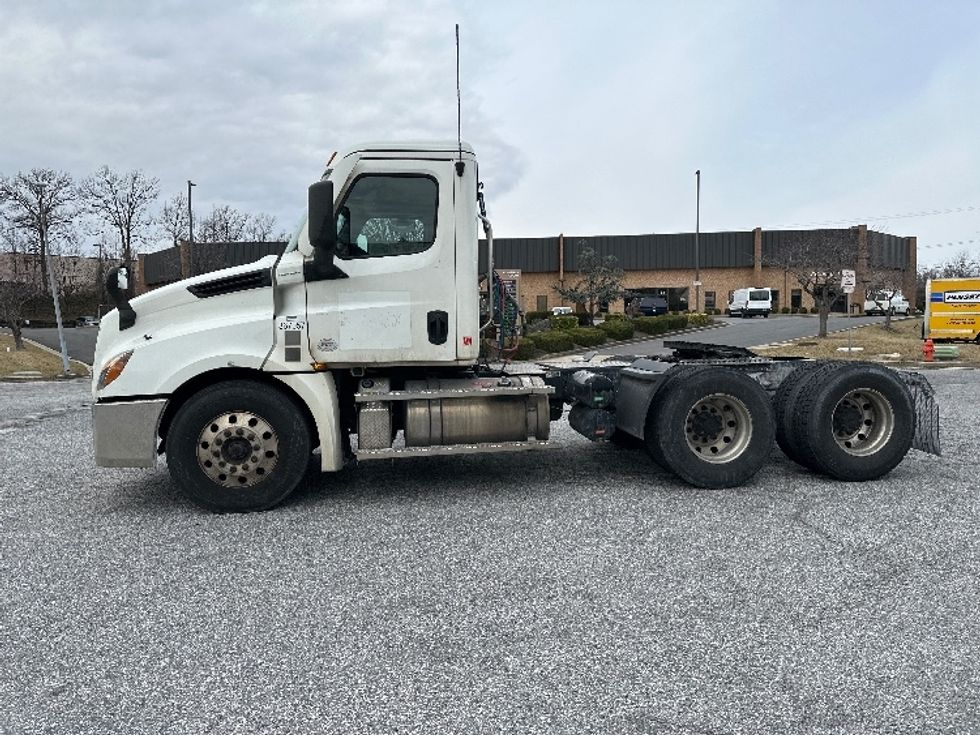 Day Cab Tractor-Heavy Duty Tractors-Freightliner-2020-T12664ST-Essex-MD-213,277\n\t\tmiles-$ 64,250 - Image 4