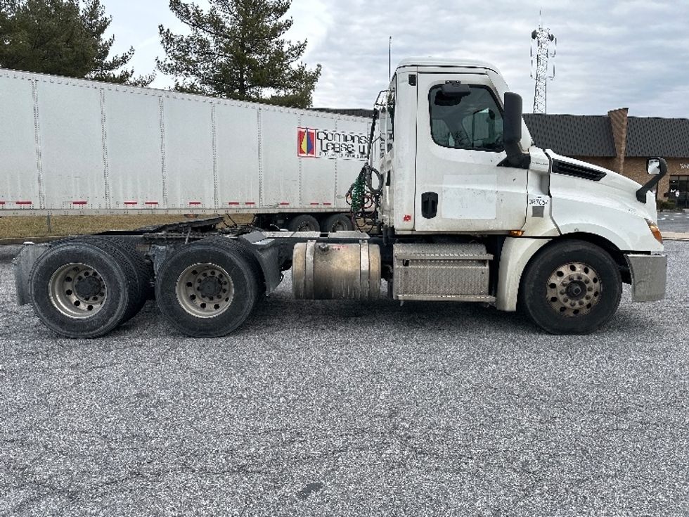 Day Cab Tractor-Heavy Duty Tractors-Freightliner-2020-T12664ST-Essex-MD-213,277\n\t\tmiles-$ 64,250 - Image 8