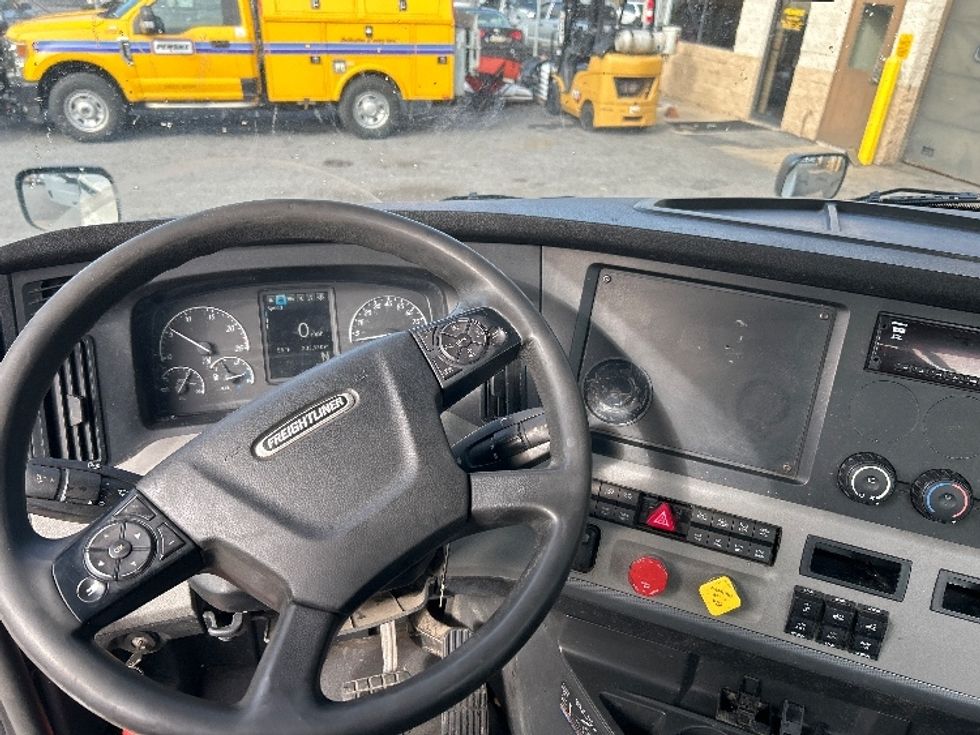 Day Cab Tractor-Heavy Duty Tractors-Freightliner-2020-T12664ST-Essex-MD-227,360\n\t\tmiles-$ 55,000 - Image 11