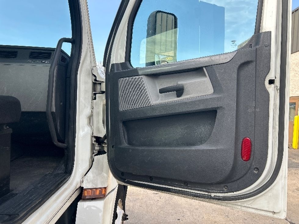 Day Cab Tractor-Heavy Duty Tractors-Freightliner-2020-T12664ST-Essex-MD-227,360\n\t\tmiles-$ 55,000 - Image 12