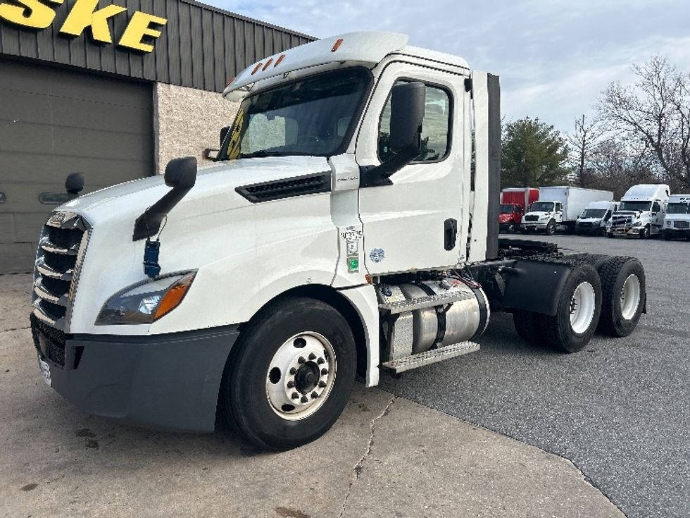Day Cab Tractor-Heavy Duty Tractors-Freightliner-2020-T12664ST-Essex-MD-227,360\n\t\tmiles-$ 55,000 - Image 3