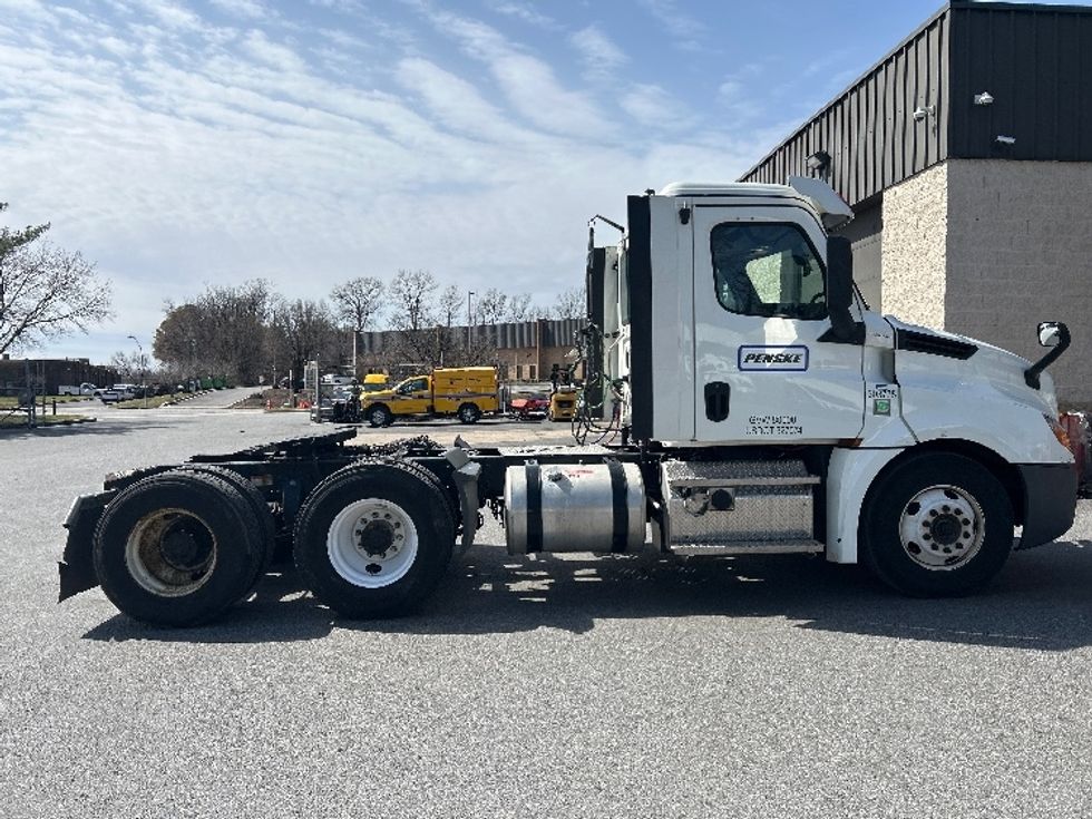 Day Cab Tractor-Heavy Duty Tractors-Freightliner-2020-T12664ST-Essex-MD-227,360\n\t\tmiles-$ 55,000 - Image 8