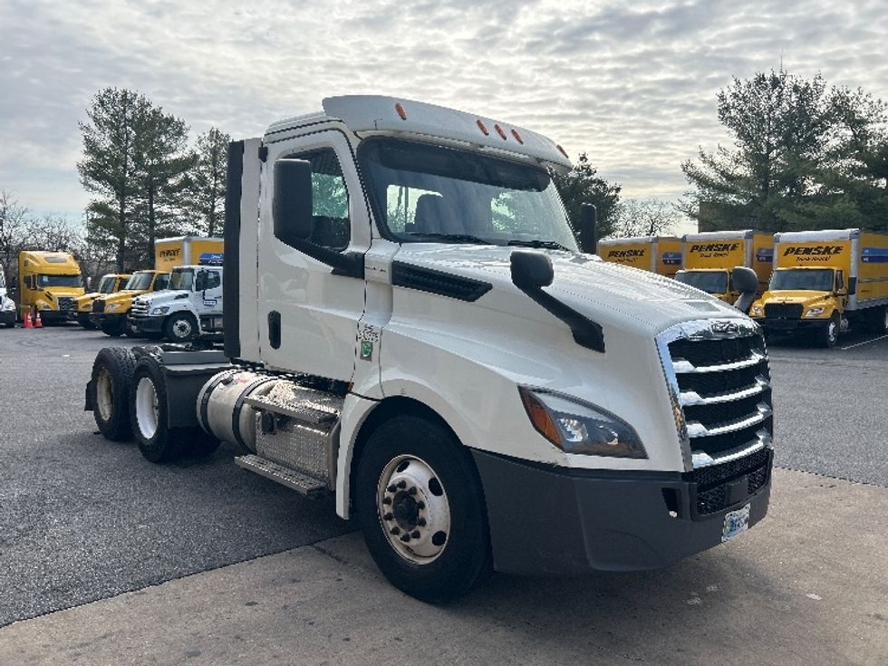 Day Cab Tractor-Heavy Duty Tractors-Freightliner-2020-T12664ST-Essex-MD-233,684\n\t\tmiles-$ 55,000 - Image 1