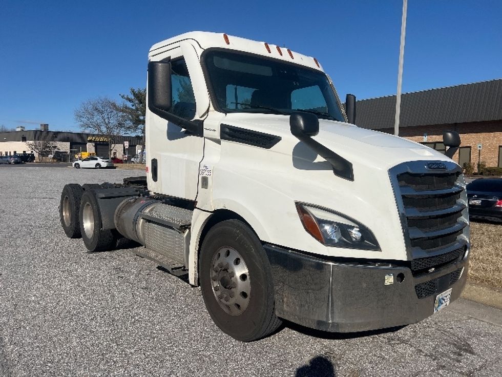 Day Cab Tractor-Heavy Duty Tractors-Freightliner-2020-T12664ST-Essex-MD-318,377\n\t\tmiles-$ 59,750 - Image 1